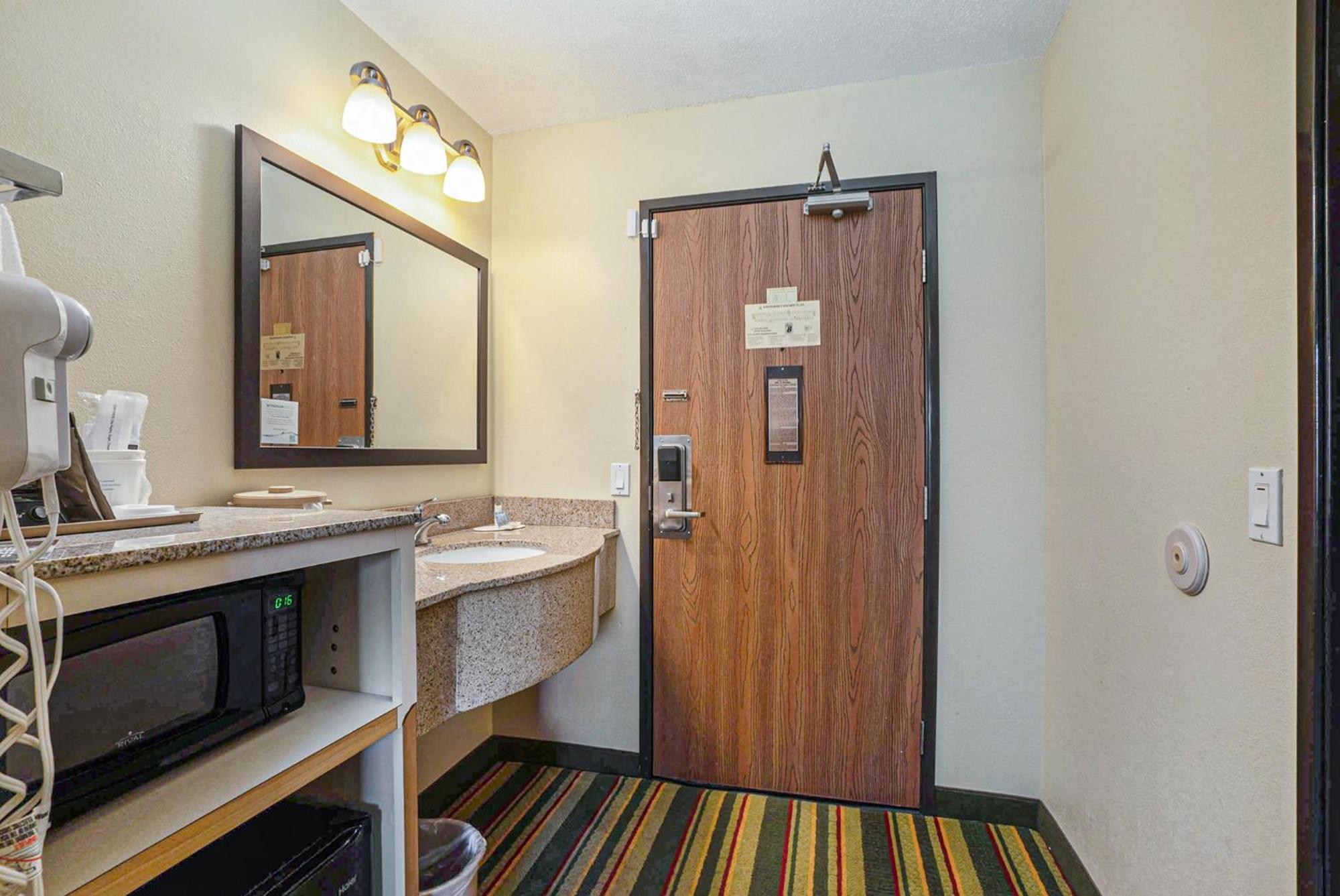Hotel Super 8 By Wyndham Mt. Pleasant Mount Pleasant Esterno foto