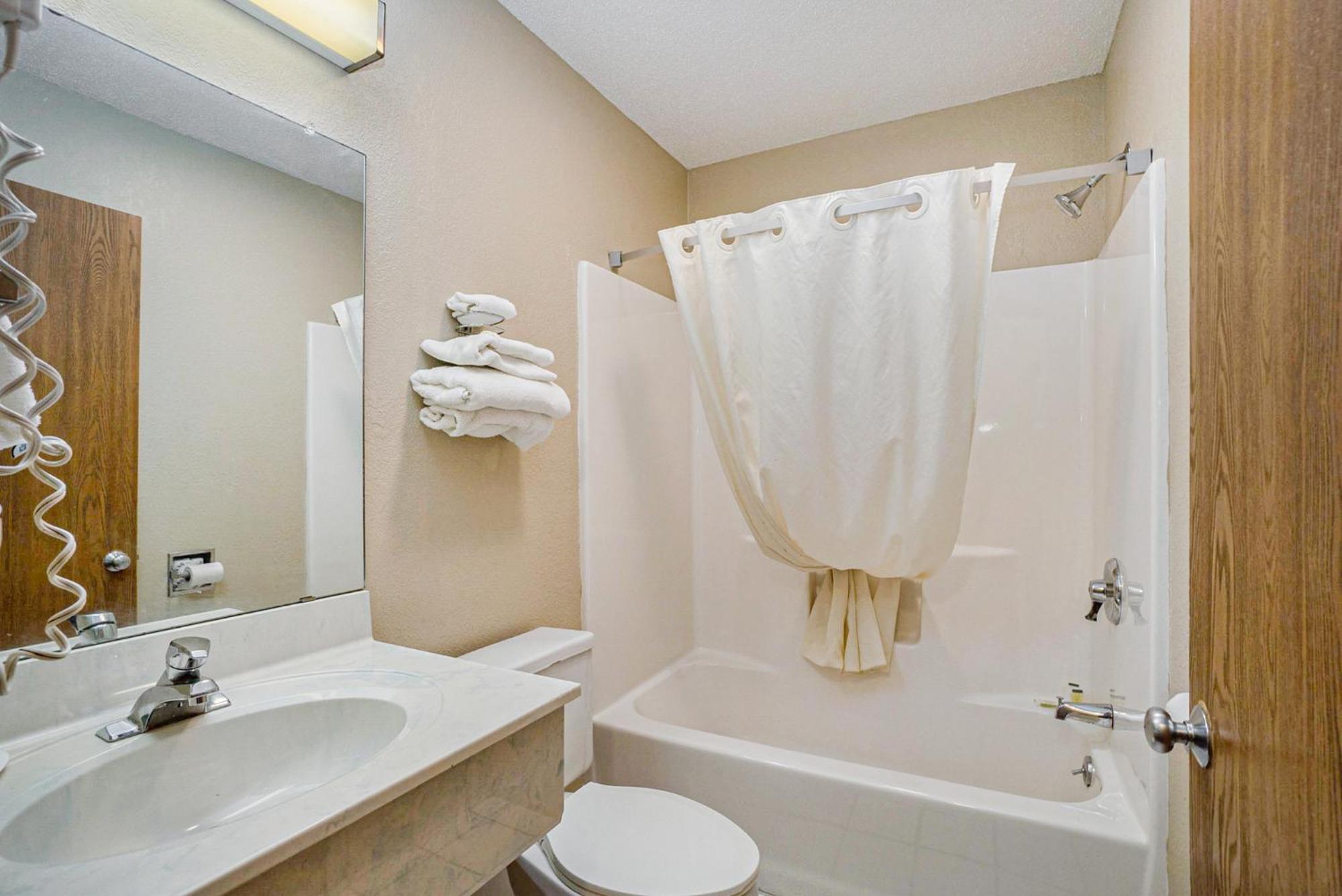 Hotel Super 8 By Wyndham Mt. Pleasant Mount Pleasant Esterno foto