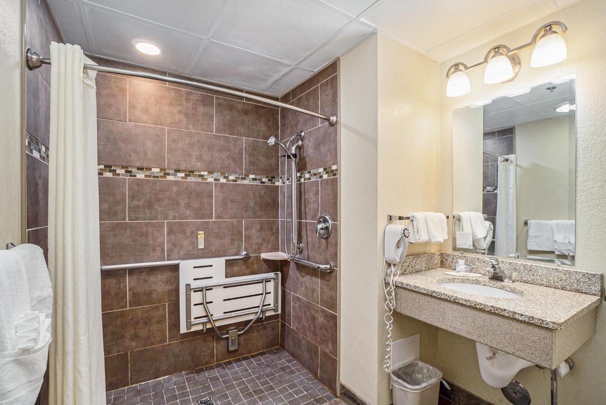 Hotel Super 8 By Wyndham Mt. Pleasant Mount Pleasant Esterno foto