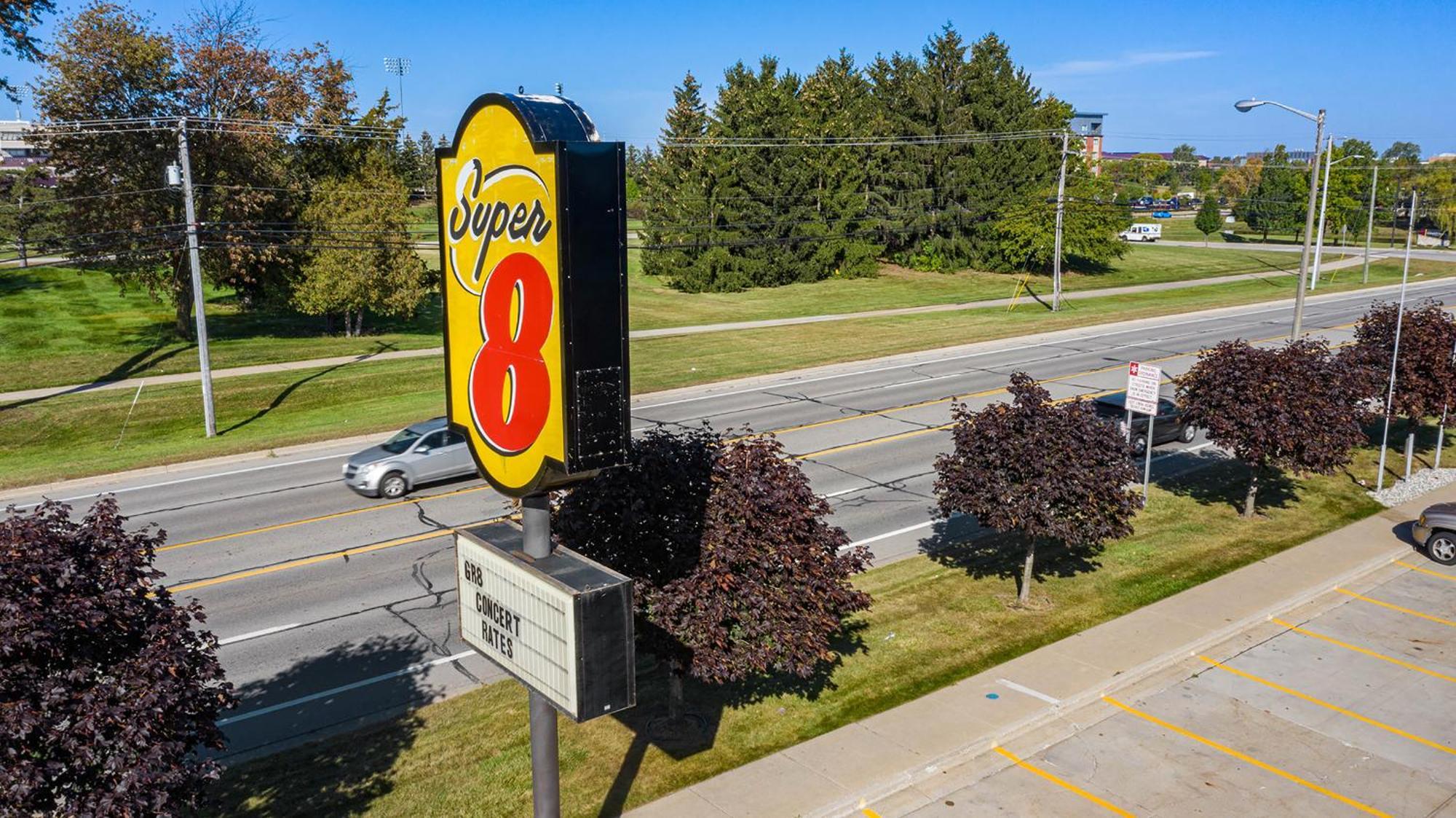 Hotel Super 8 By Wyndham Mt. Pleasant Mount Pleasant Esterno foto