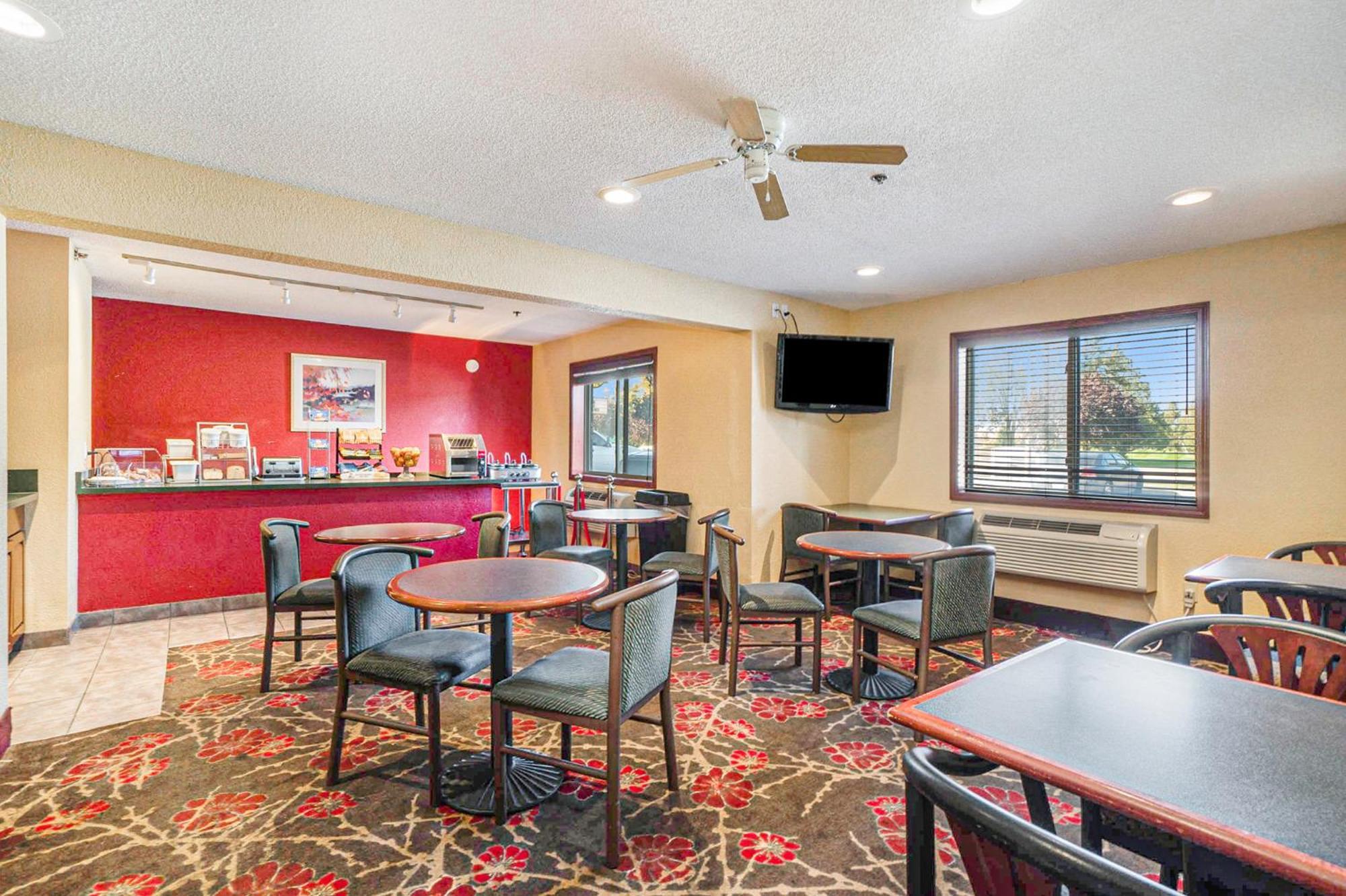 Hotel Super 8 By Wyndham Mt. Pleasant Mount Pleasant Esterno foto