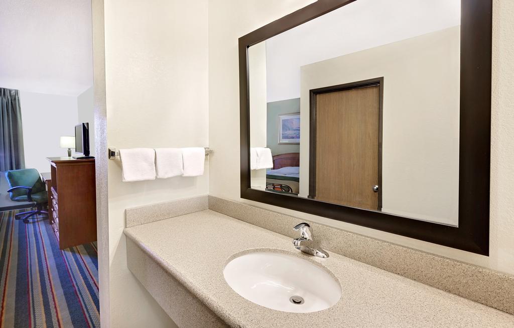 Hotel Super 8 By Wyndham Mt. Pleasant Mount Pleasant Esterno foto