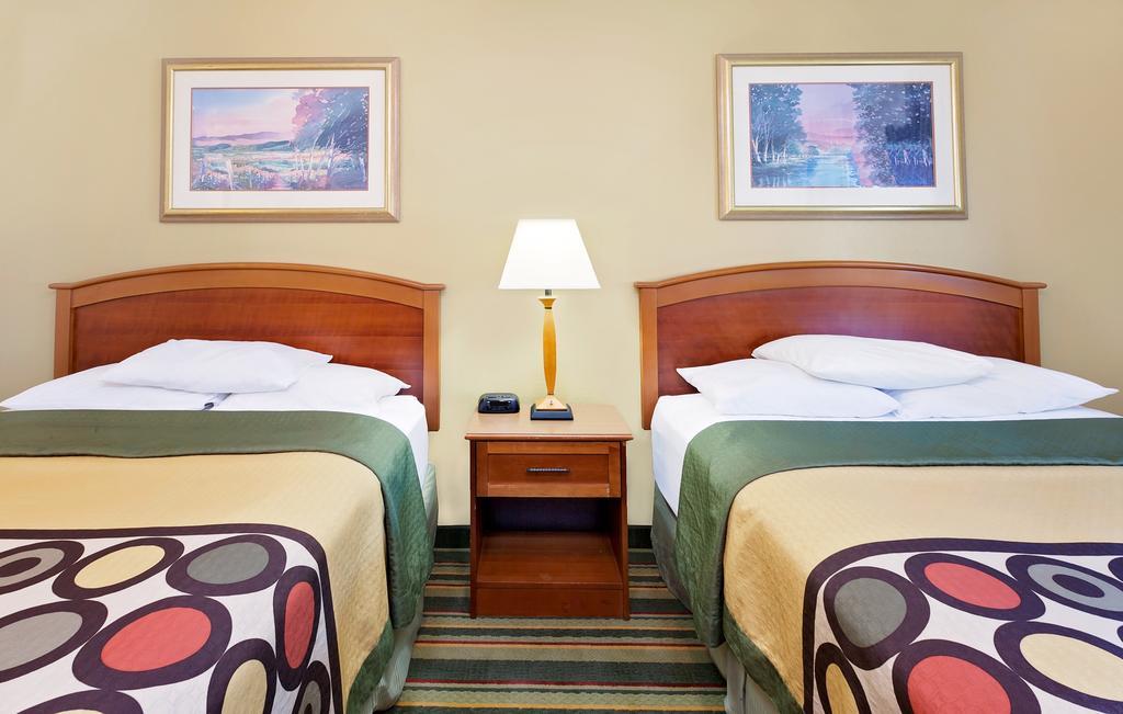 Hotel Super 8 By Wyndham Mt. Pleasant Mount Pleasant Esterno foto