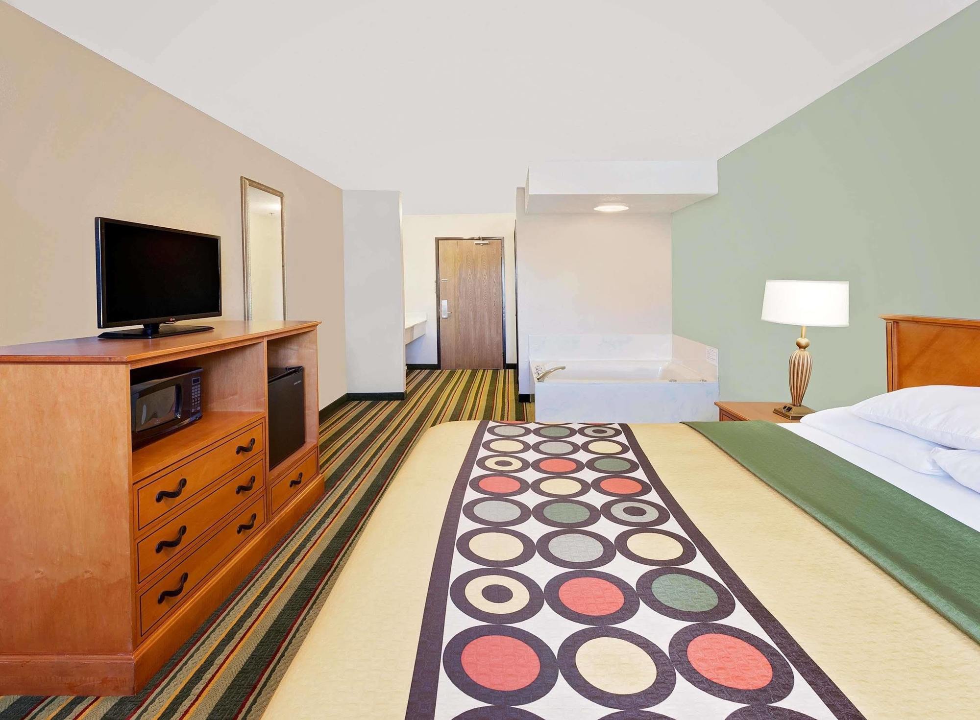 Hotel Super 8 By Wyndham Mt. Pleasant Mount Pleasant Esterno foto